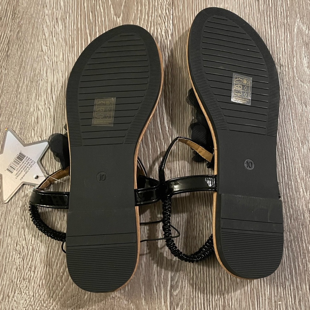 NWOT (LO⭐️E) Love 83 Thong Sandal adorned by Black Flowers Never Worn, Size 10 - Picture 4 of 6